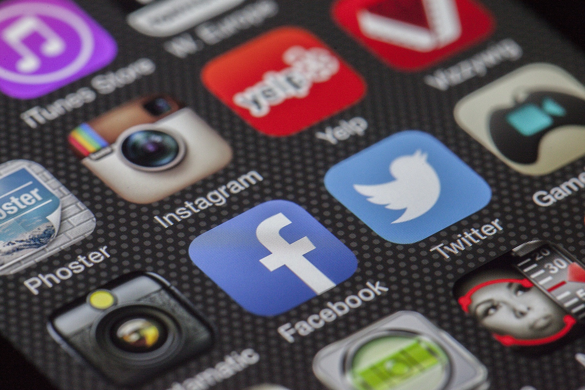 Placený Facebook a Instagram – výhody a nevýhody